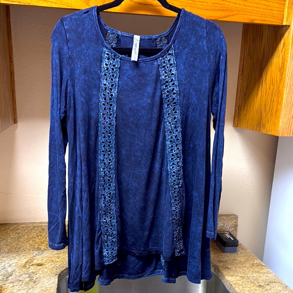 Women's Blue Long Sleeve Top